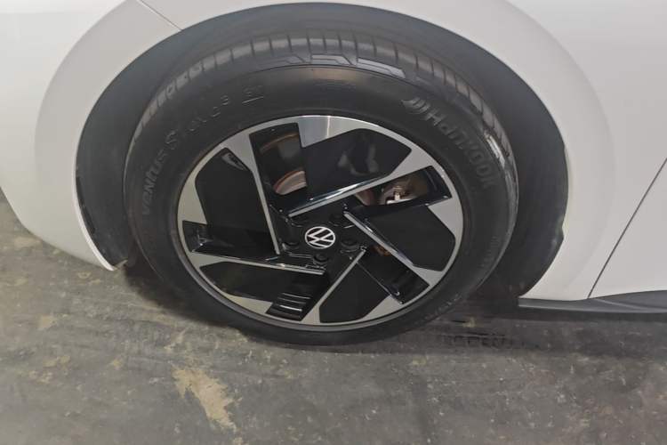 Used Volkswagen ID.3 2024 Outstanding Edition Left Front Wheel Hub