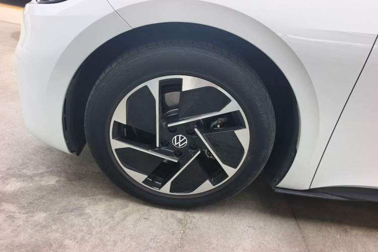Used Volkswagen ID.3 2024 Outstanding Edition Left Front Wheel Hub