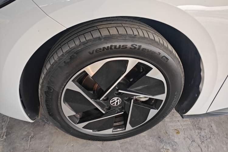 Used Volkswagen ID.3 2024 Outstanding Edition Left Front Wheel Hub