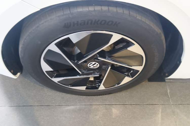 Used Volkswagen ID.3 2024 Outstanding Edition Left Front Wheel Hub