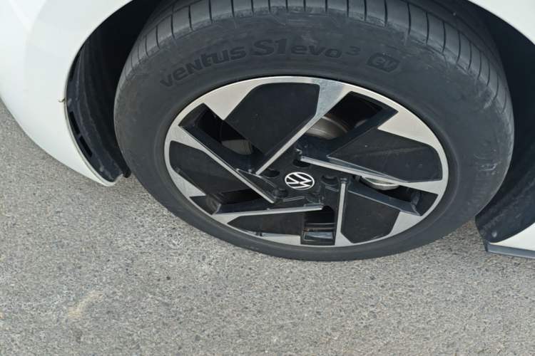 Used Volkswagen ID.3 2024 Outstanding Edition Left Front Wheel Hub