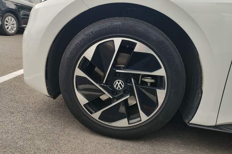 Used Volkswagen ID.3 2024 Outstanding Edition Left Front Wheel Hub