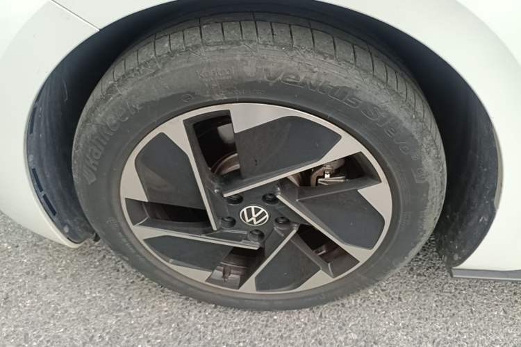 Used Volkswagen ID.3 2024 Outstanding Edition Left Front Wheel Hub