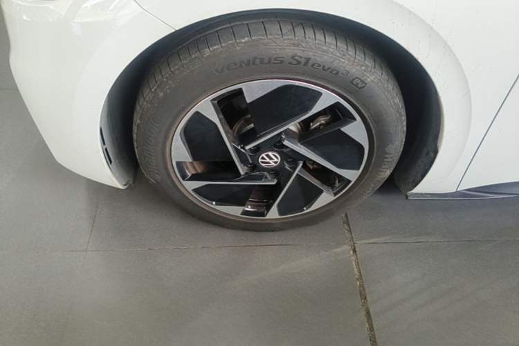 Used Volkswagen ID.3 2024 Outstanding Edition Left Front Wheel Hub