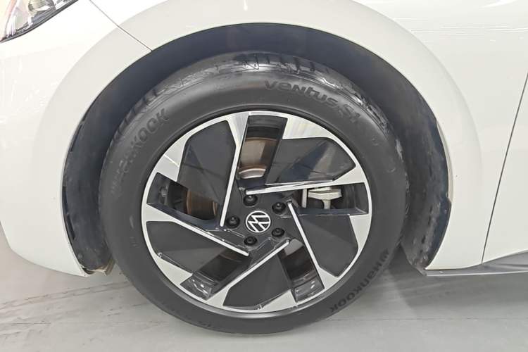 Used Volkswagen ID.3 2024 Outstanding Edition Left Front Wheel Hub