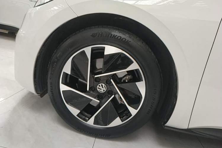 Used Volkswagen ID.3 2024 Outstanding Edition Left Front Wheel Hub