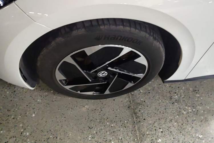 Used Volkswagen ID.3 2024 Outstanding Edition Left Front Wheel Hub