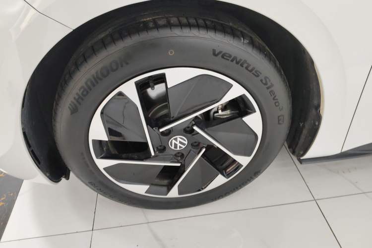 Used Volkswagen ID.3 2024 Outstanding Edition Left Front Wheel Hub