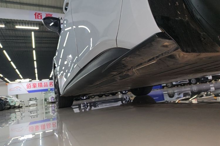 Used Volkswagen ID.3 2024 Outstanding Edition Left Side Sill