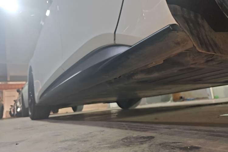 Used Volkswagen ID.3 2024 Outstanding Edition Left Side Sill