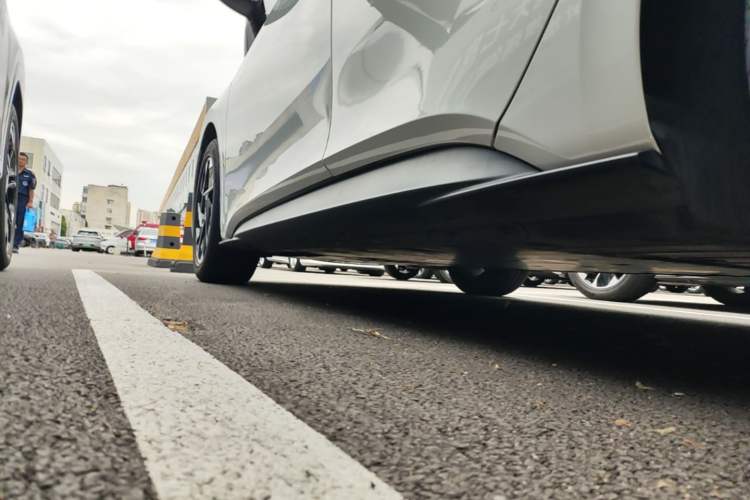 Used Volkswagen ID.3 2024 Outstanding Edition Left Side Sill