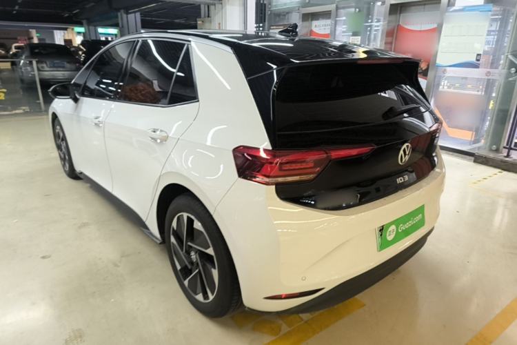 Used Volkswagen ID.3 2024 Outstanding Edition Rear Left 45 Deg