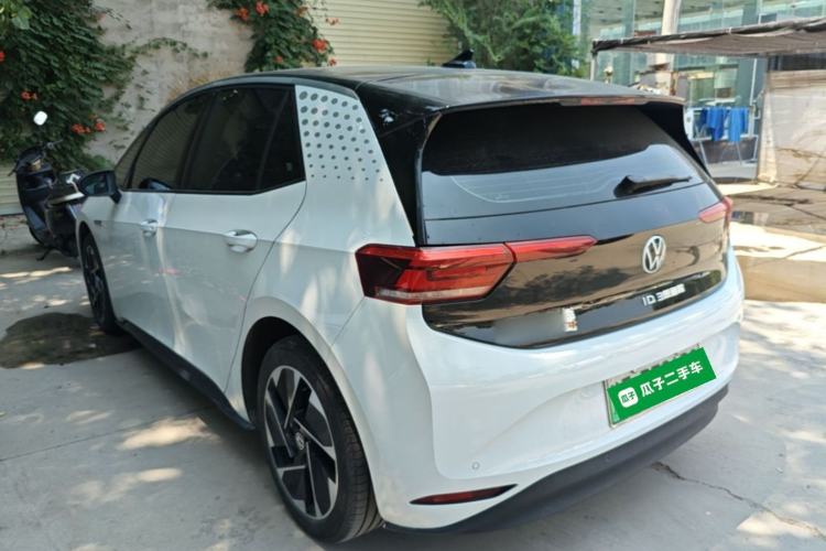 Used Volkswagen ID.3 2024 Outstanding Edition Rear Left 45 Deg