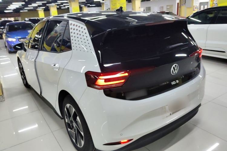 Used Volkswagen ID.3 2024 Outstanding Edition Rear Left 45 Deg