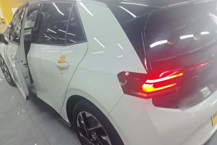 Used Volkswagen ID.3 2024 Pure & Smart Edition Rear Left 45 Deg