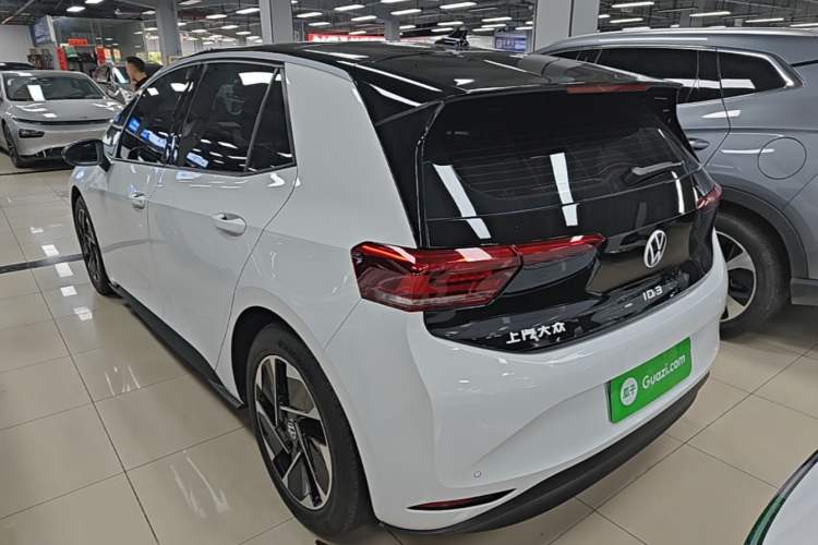 Used Volkswagen ID.3 2024 Outstanding Edition Rear Left 45 Deg