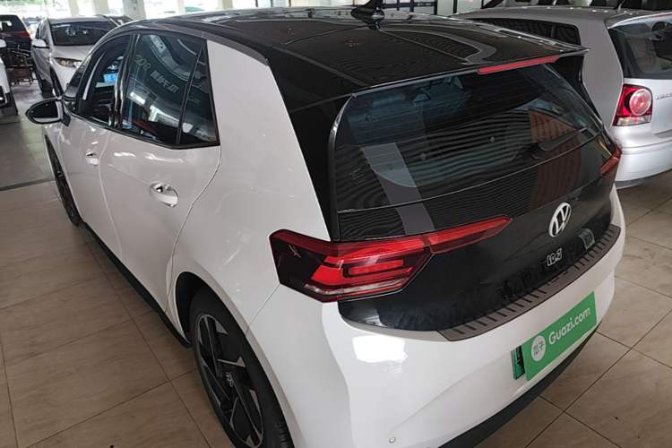 Used Volkswagen ID.3 2024 Outstanding Edition Rear Left 45 Deg