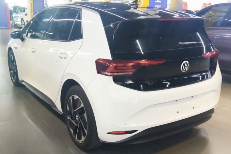 Used Volkswagen ID.3 2024 Outstanding Edition Rear Left 45 Deg
