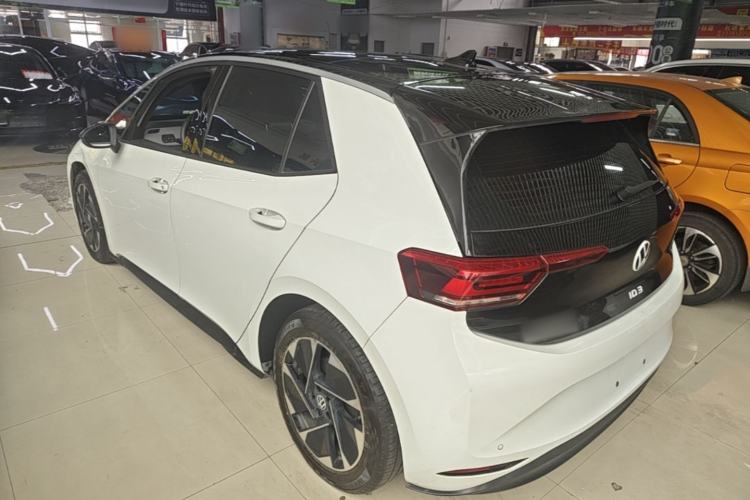 Used Volkswagen ID.3 2024 Outstanding Edition Rear Left 45 Deg