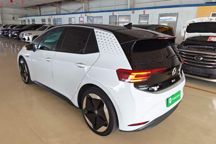 Used Volkswagen ID.3 2024 Pure & Smart Edition Rear Left 45 Deg