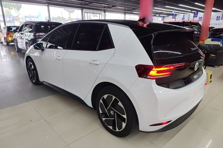 Used Volkswagen ID.3 2024 Intelligent Edition Rear Left 45 Deg
