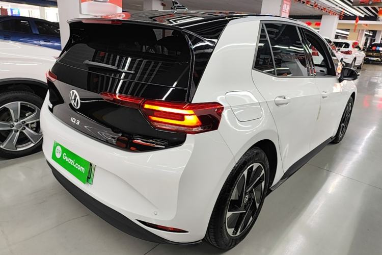 Used Volkswagen ID.3 2024 Pure & Smart Edition Rear Right 45 Deg