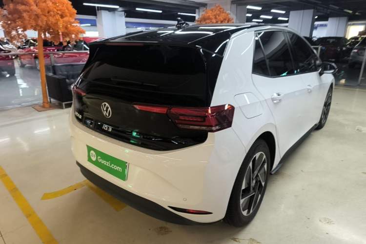 Used Volkswagen ID.3 2024 Outstanding Edition Rear Right 45 Deg