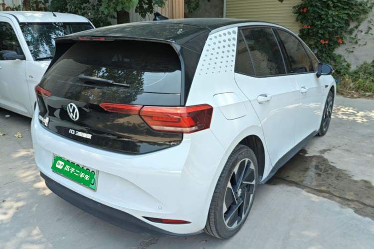 Used Volkswagen ID.3 2024 Outstanding Edition Rear Right 45 Deg