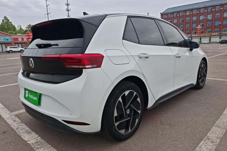 Used Volkswagen ID.3 2024 Outstanding Edition Rear Right 45 Deg