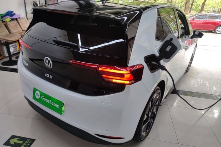 Used Volkswagen ID.3 2024 Outstanding Edition Rear Right 45 Deg