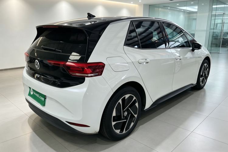 Used Volkswagen ID.3 2024 Intelligent Edition Rear Right 45 Deg