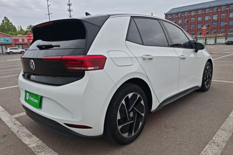 Used Volkswagen ID.3 2024 Outstanding Edition Rear Right 45 Deg