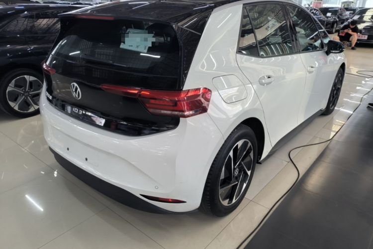 Used Volkswagen ID.3 2024 Pure & Smart Edition Rear Right 45 Deg