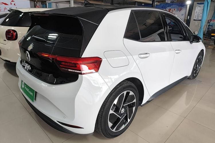 Used Volkswagen ID.3 2024 Outstanding Edition Rear Right 45 Deg