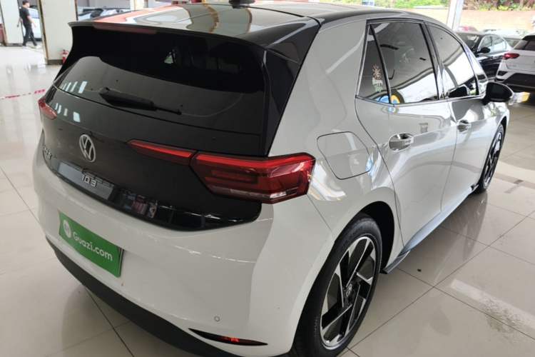 Used Volkswagen ID.3 2024 Outstanding Edition Rear Right 45 Deg