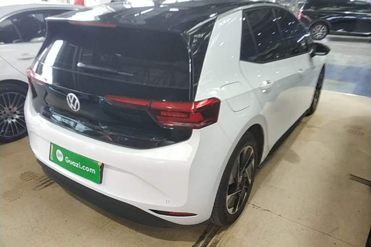 Used Volkswagen ID.3 2024 Intelligent Edition Rear Right 45 Deg