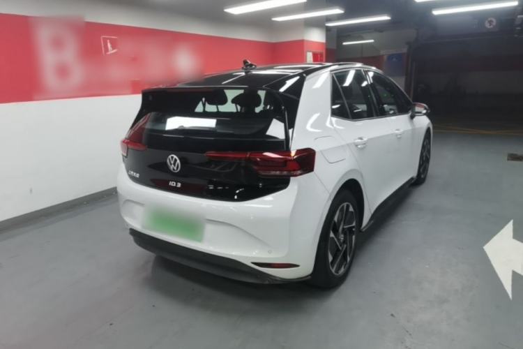 Used Volkswagen ID.3 2024 Outstanding Edition Rear Right 45 Deg