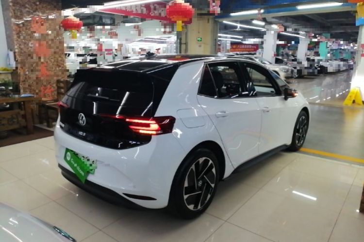 Used Volkswagen ID.3 2024 Pure & Smart Edition Rear Right 45 Deg