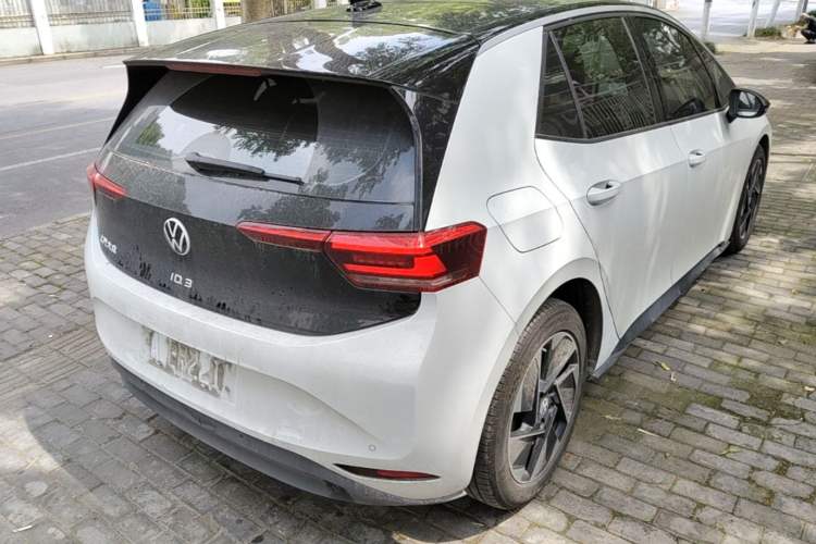 Used Volkswagen ID.3 2024 Outstanding Edition Rear Right 45 Deg