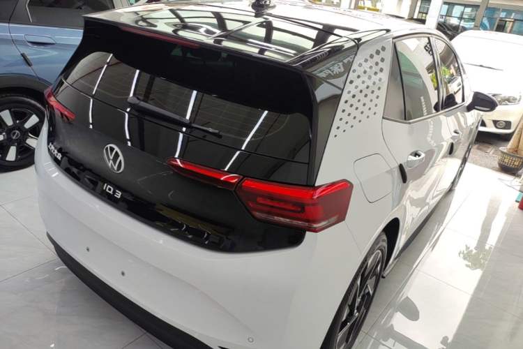 Used Volkswagen ID.3 2024 Outstanding Edition Rear Right 45 Deg