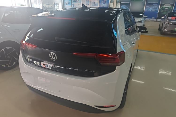 Used Volkswagen ID.3 2024 Pure & Smart Edition Rear Right 45 Deg