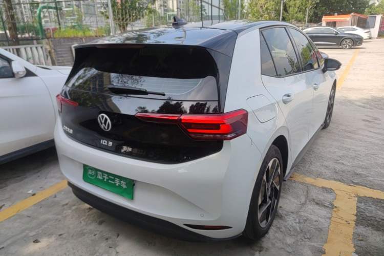 Used Volkswagen ID.3 2024 Outstanding Edition Rear Right 45 Deg