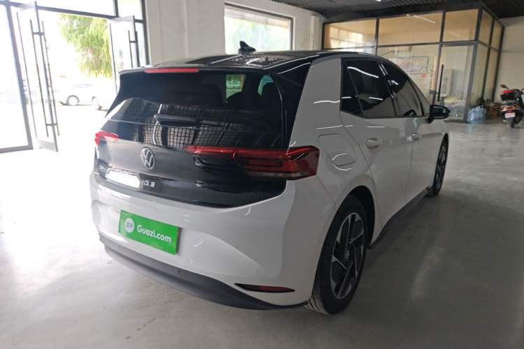 Used Volkswagen ID.3 2024 Pure & Smart Edition Rear Right 45 Deg