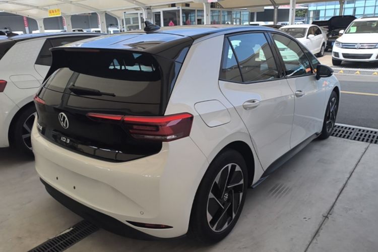 Used Volkswagen ID.3 2024 Outstanding Edition Rear Right 45 Deg