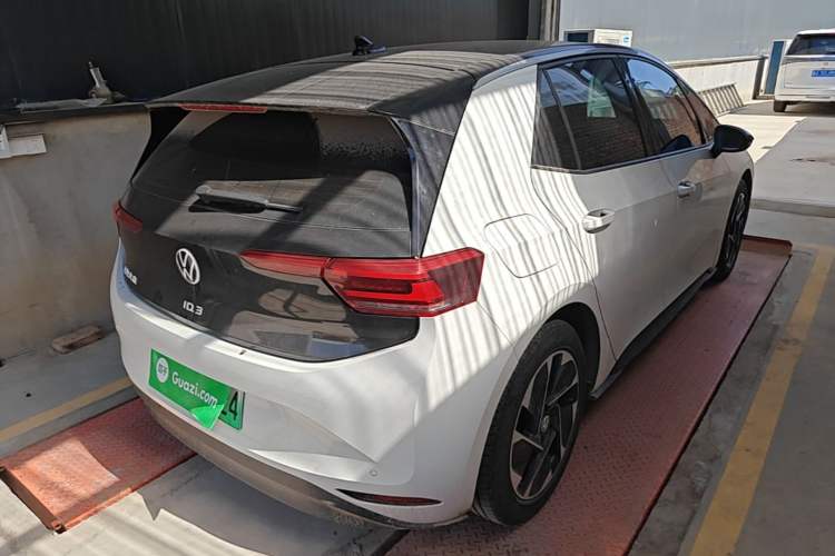 Used Volkswagen ID.3 2024 Pure & Smart Edition Rear Right 45 Deg