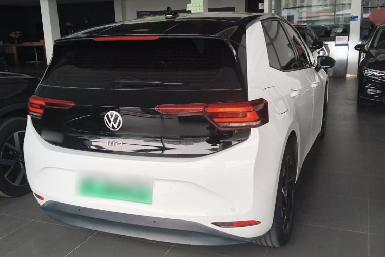 Used Volkswagen ID.3 2024 Outstanding Edition Rear Right 45 Deg