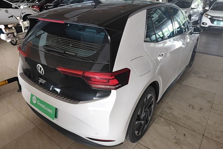 Used Volkswagen ID.3 2024 Outstanding Edition Rear Right 45 Deg