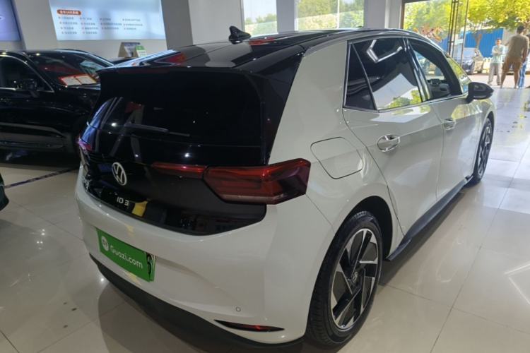 Used Volkswagen ID.3 2024 Outstanding Edition Rear Right 45 Deg