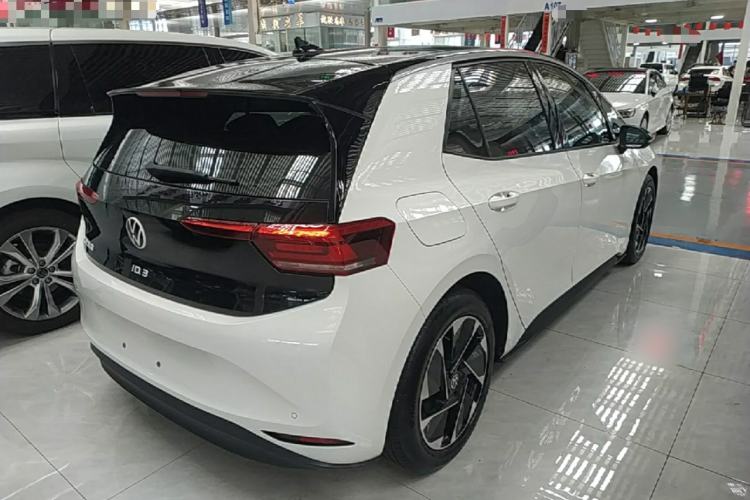 Used Volkswagen ID.3 2024 Outstanding Edition Rear Right 45 Deg