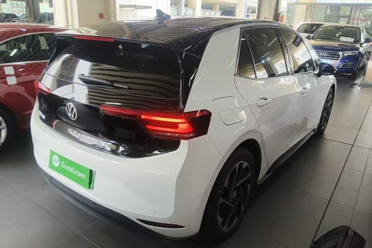 Used Volkswagen ID.3 2024 Outstanding Edition Rear Right 45 Deg